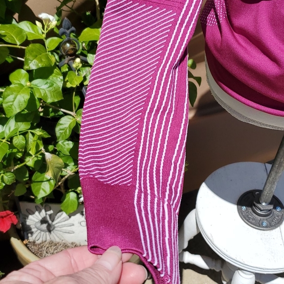 🍎2 Items/$12 NIKE DRI FIT Long Sleeve athletic top in size Medium - Picture 2 of 8